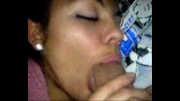 Ex novia mamando y cogiendo en el carro!!!